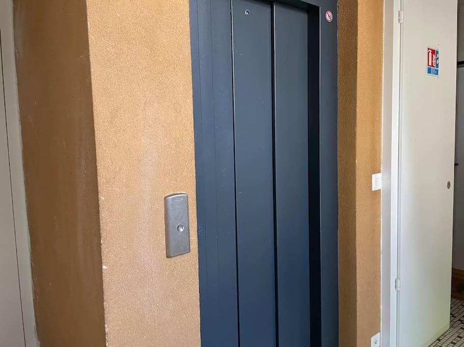 Studio Proche De La Gare ! Apartment Lausanne Luaran gambar