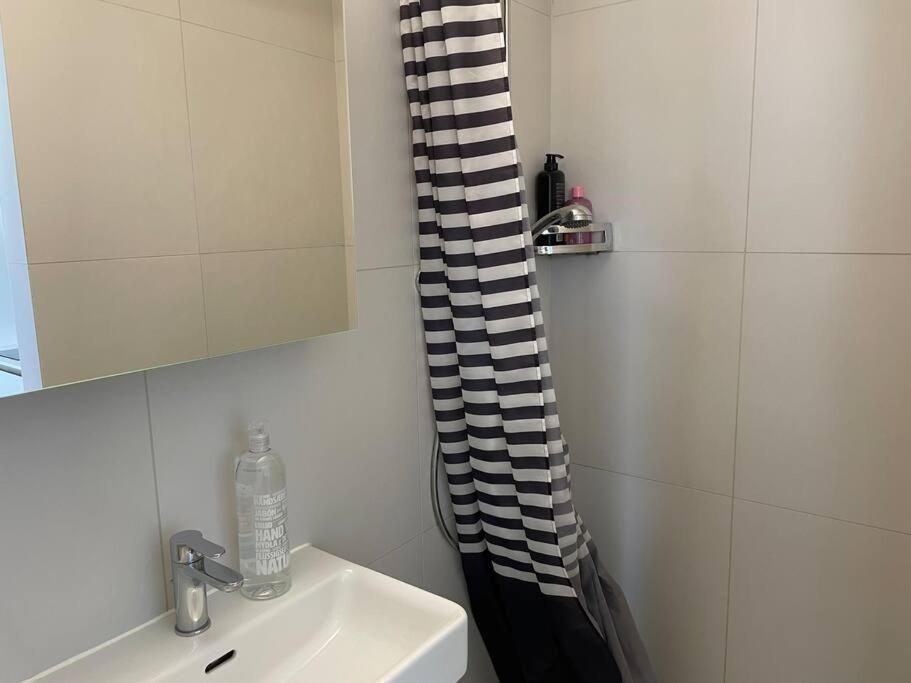 Studio Proche De La Gare ! Apartment Lausanne Luaran gambar