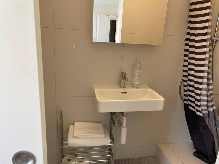 Studio Proche De La Gare ! Apartment Lausanne Luaran gambar